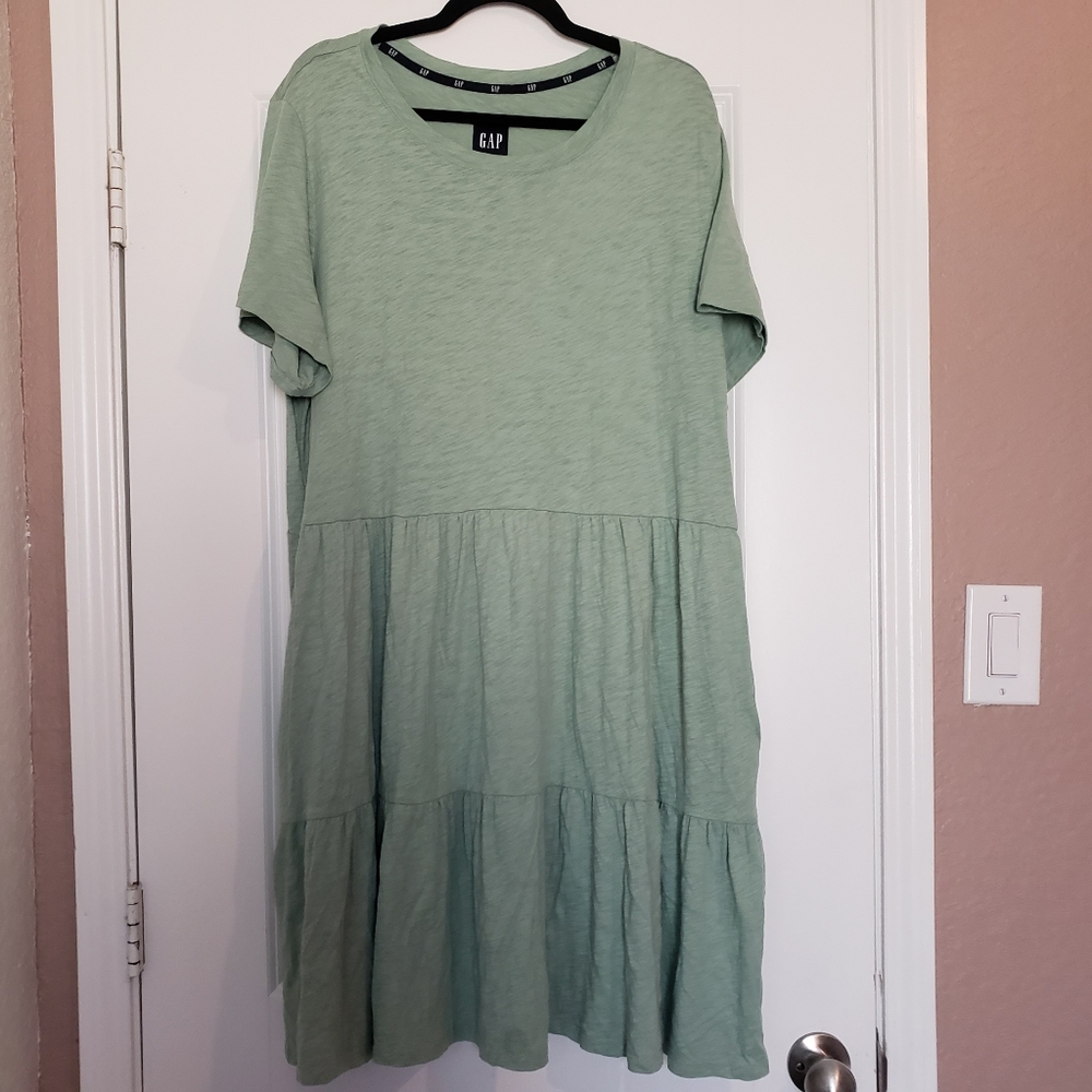 GAP Women's Light Green Tiered Midi Dress🌸